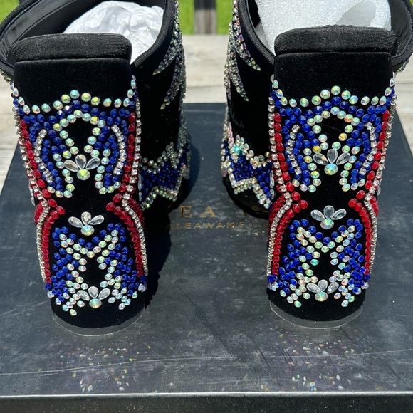 Azalea Wang - Picture 5 of 10